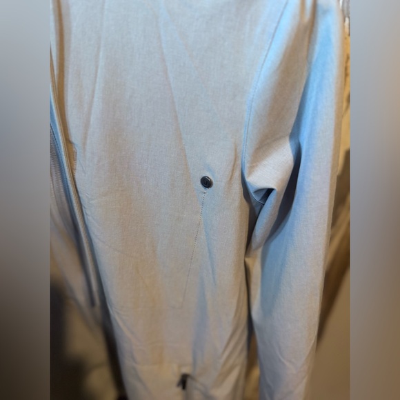 Vuori Outdoor Trainer Shell Jacket Platinum Size XS - Picture 6 of 10